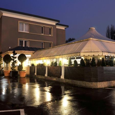 Bivius Hotel Restaurant Luxembourg ชตราสเซน ภายนอก รูปภาพ