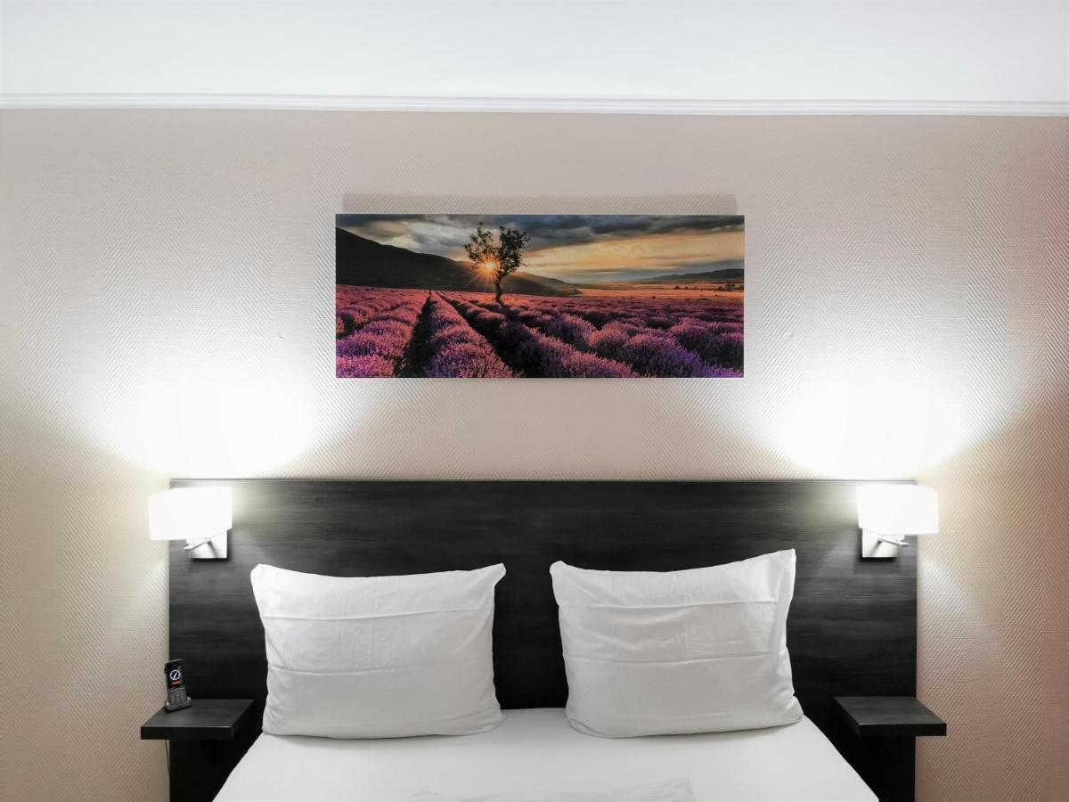 Bivius Hotel Restaurant Luxembourg ชตราสเซน ภายนอก รูปภาพ