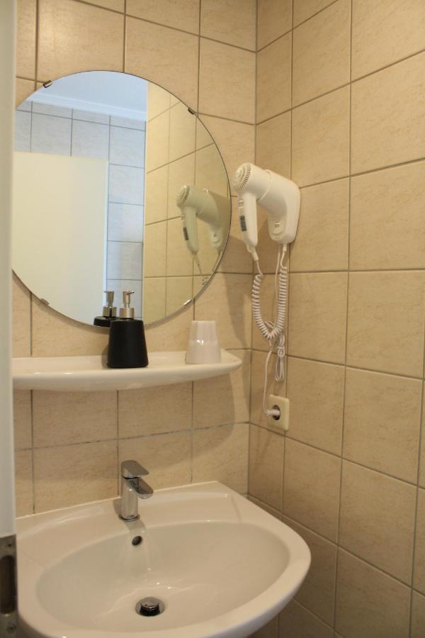 Bivius Hotel Restaurant Luxembourg ชตราสเซน ภายนอก รูปภาพ