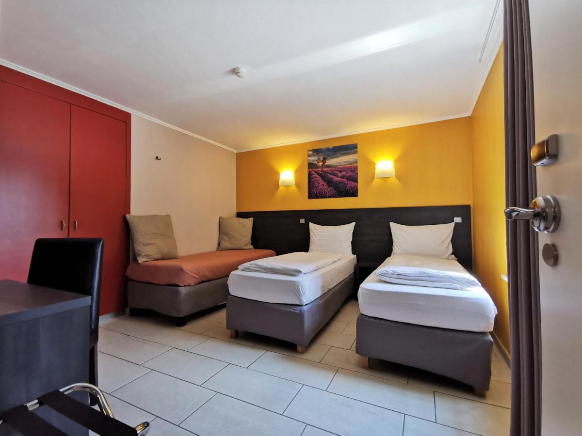 Bivius Hotel Restaurant Luxembourg ชตราสเซน ภายนอก รูปภาพ