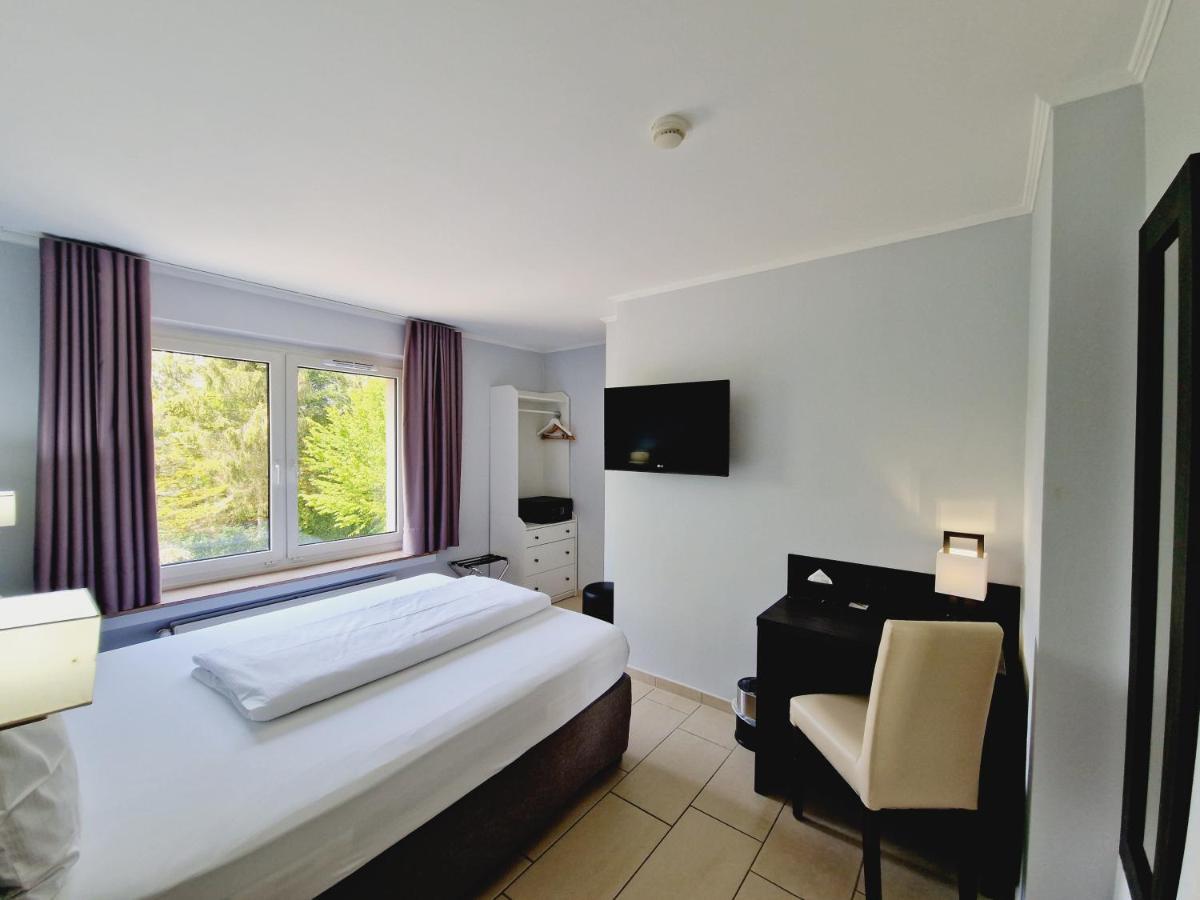 Bivius Hotel Restaurant Luxembourg ชตราสเซน ภายนอก รูปภาพ