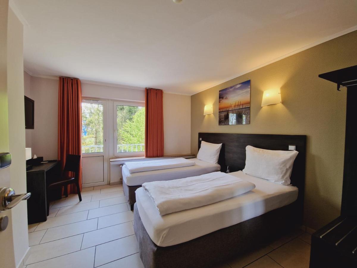 Bivius Hotel Restaurant Luxembourg ชตราสเซน ภายนอก รูปภาพ