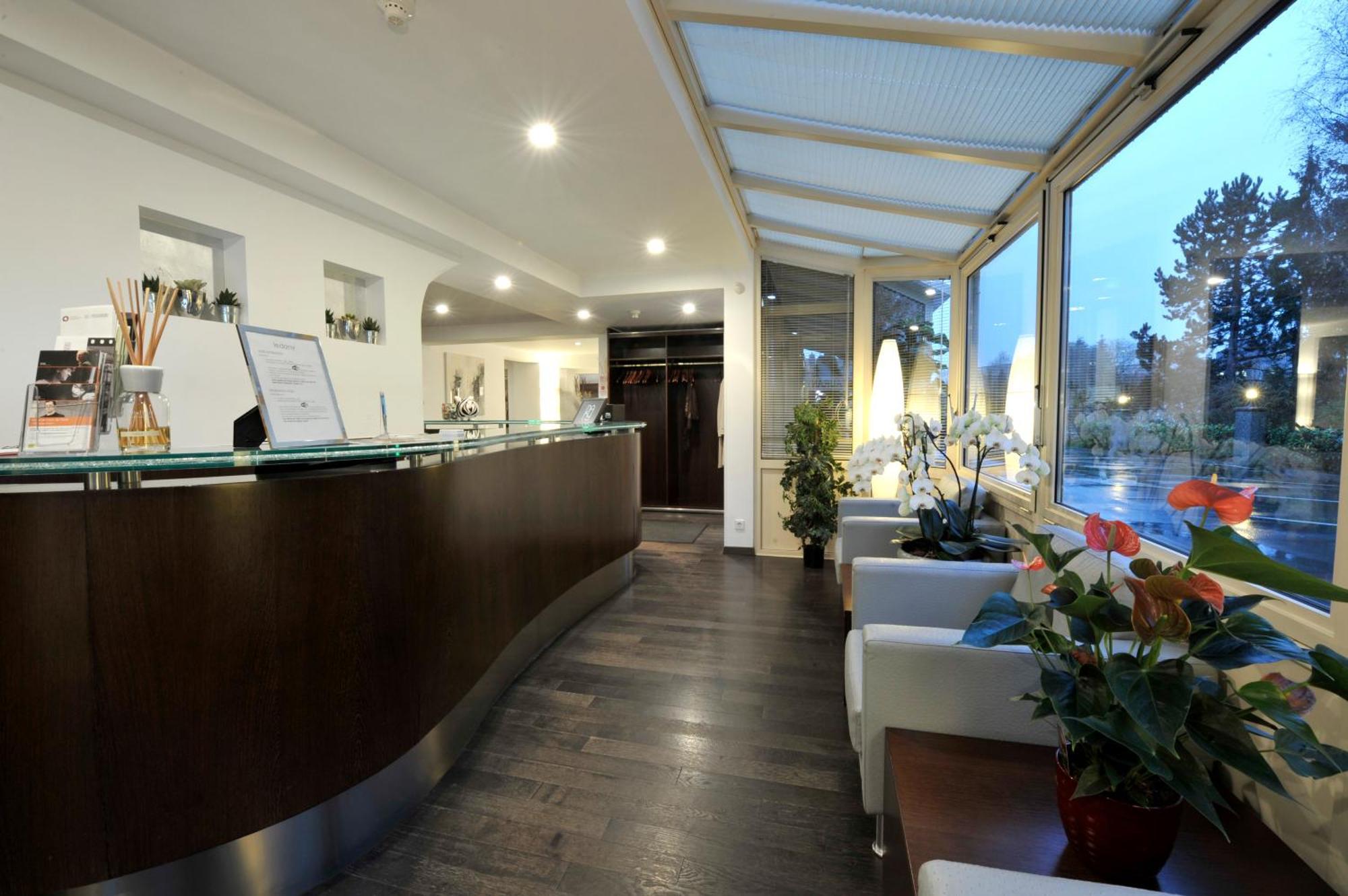 Bivius Hotel Restaurant Luxembourg ชตราสเซน ภายนอก รูปภาพ