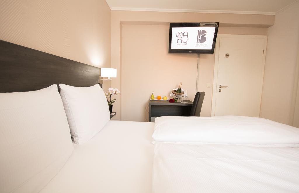 Bivius Hotel Restaurant Luxembourg ชตราสเซน ภายนอก รูปภาพ