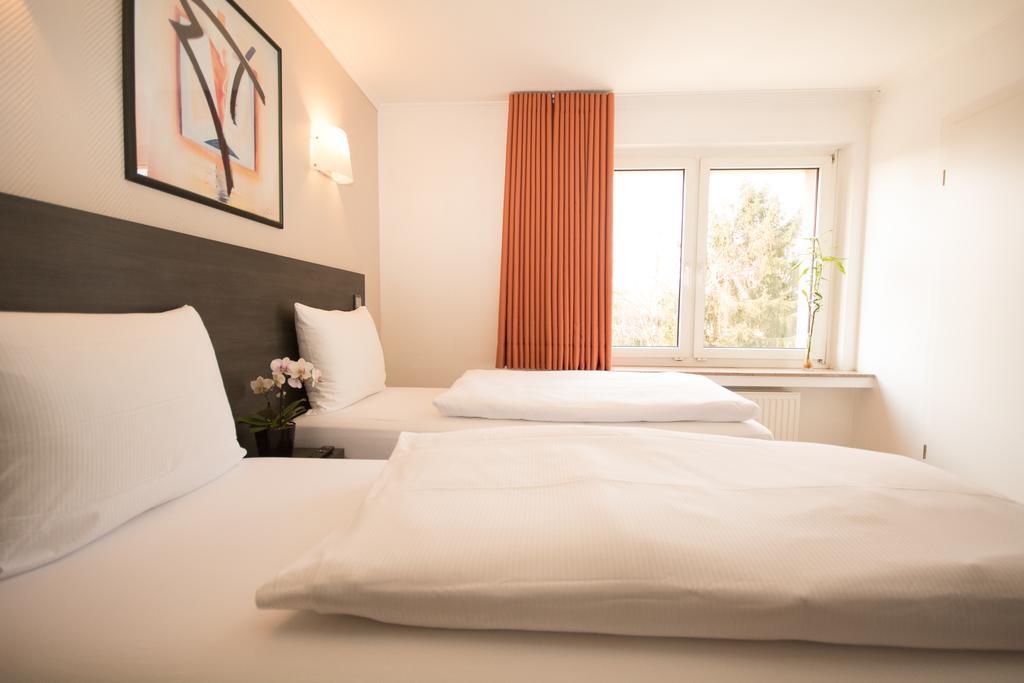 Bivius Hotel Restaurant Luxembourg ชตราสเซน ภายนอก รูปภาพ