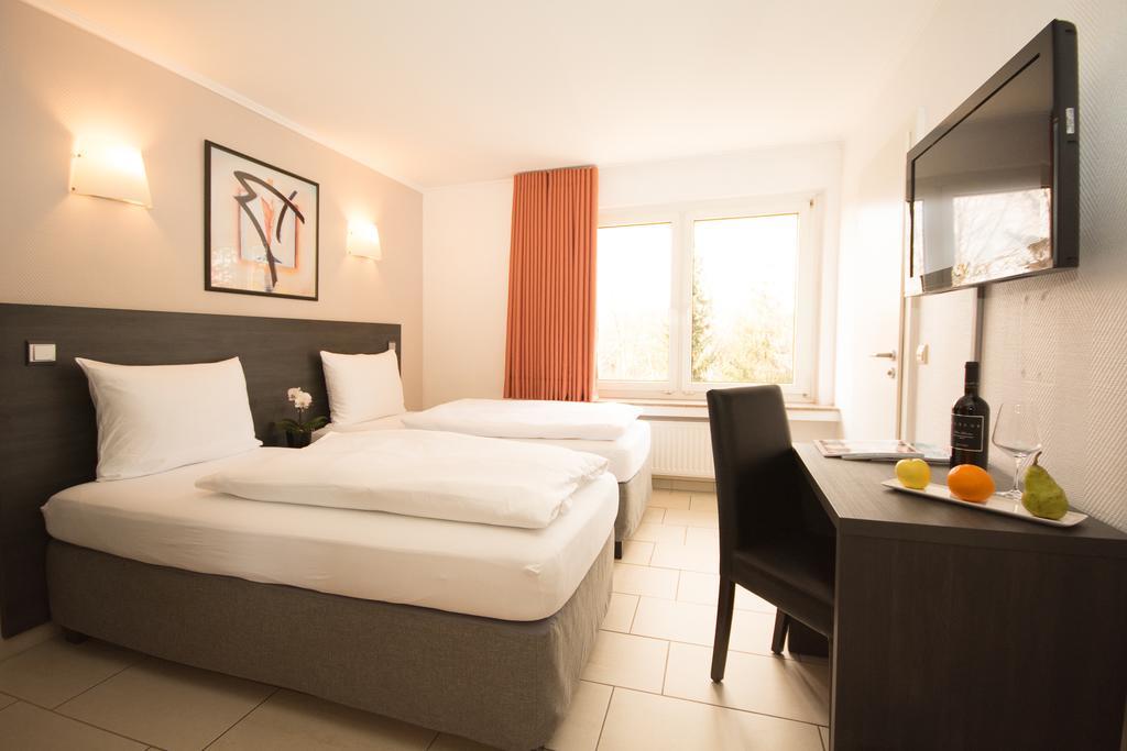 Bivius Hotel Restaurant Luxembourg ชตราสเซน ภายนอก รูปภาพ