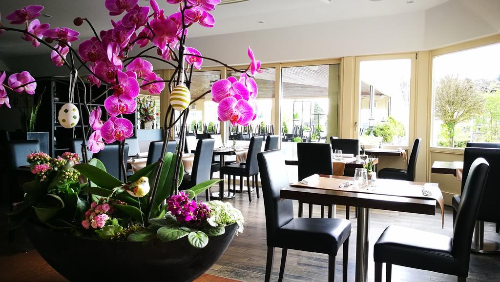 Bivius Hotel Restaurant Luxembourg ชตราสเซน ภายนอก รูปภาพ