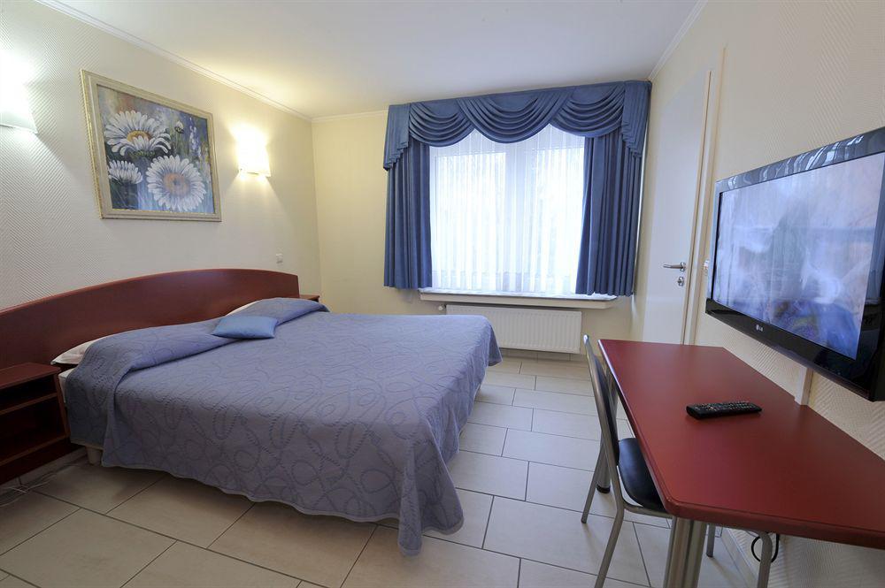 Bivius Hotel Restaurant Luxembourg ชตราสเซน ภายนอก รูปภาพ