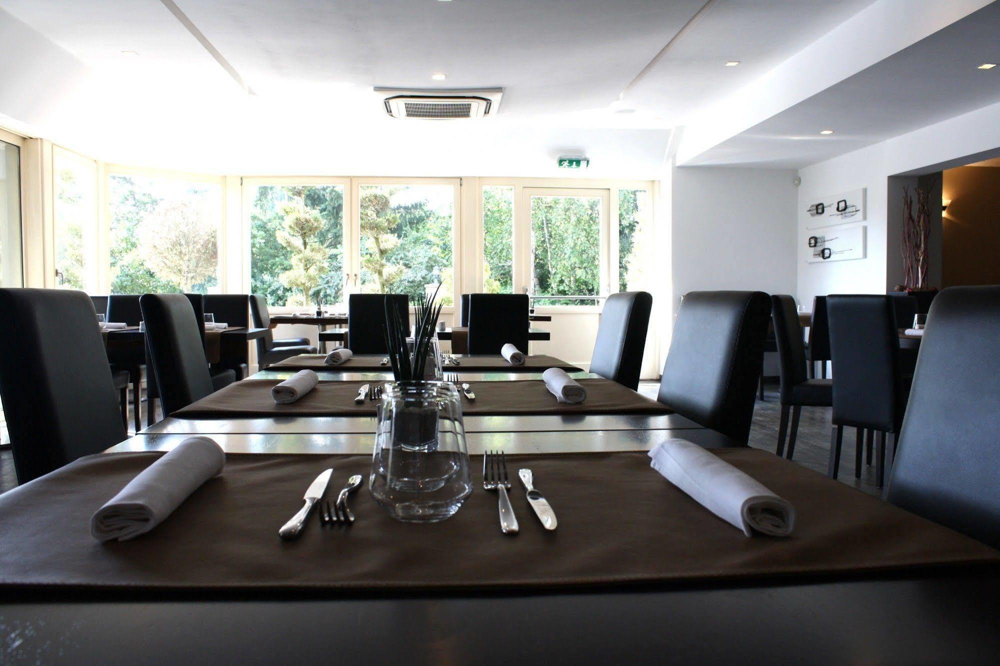 Bivius Hotel Restaurant Luxembourg ชตราสเซน ภายนอก รูปภาพ