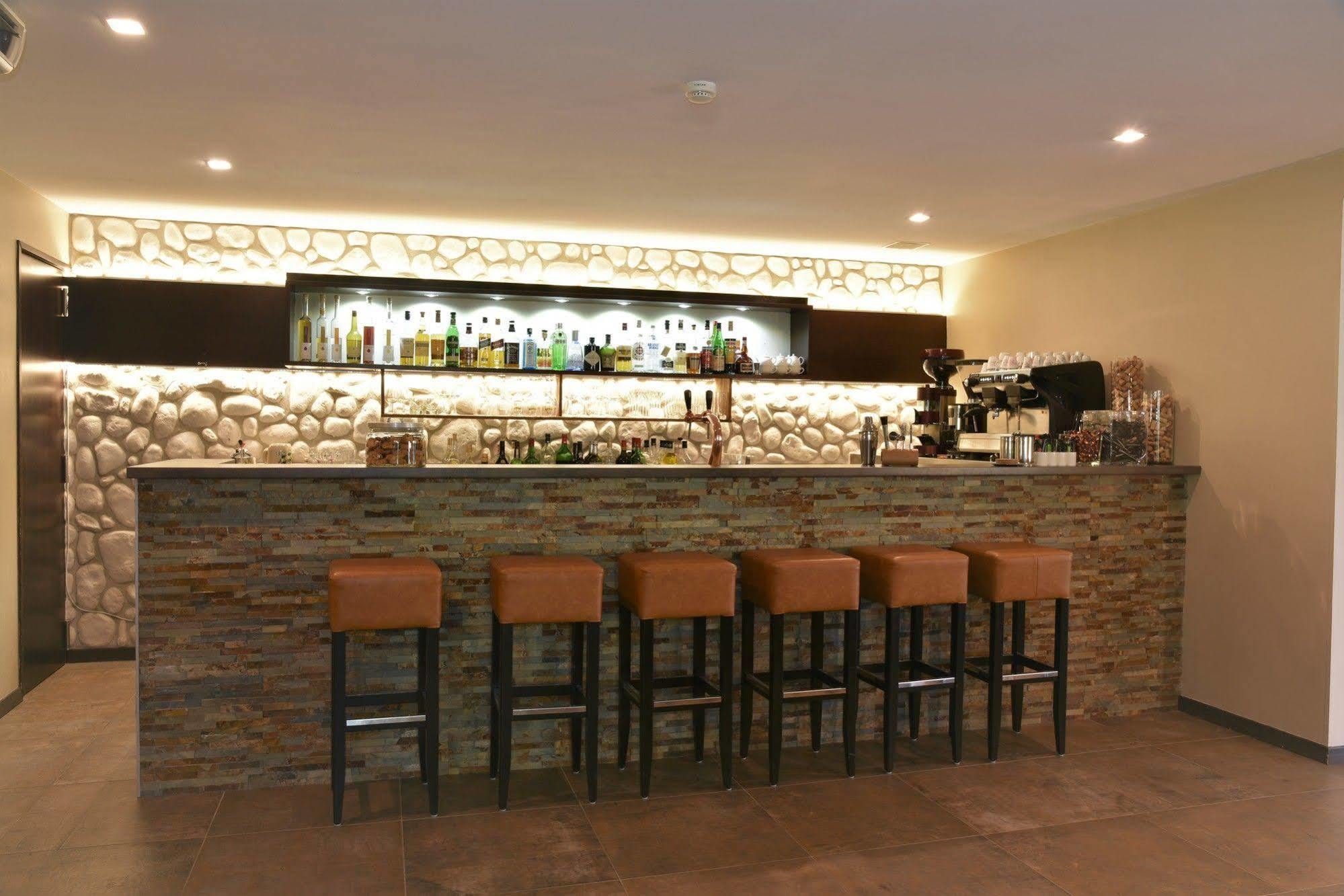 Bivius Hotel Restaurant Luxembourg ชตราสเซน ภายนอก รูปภาพ