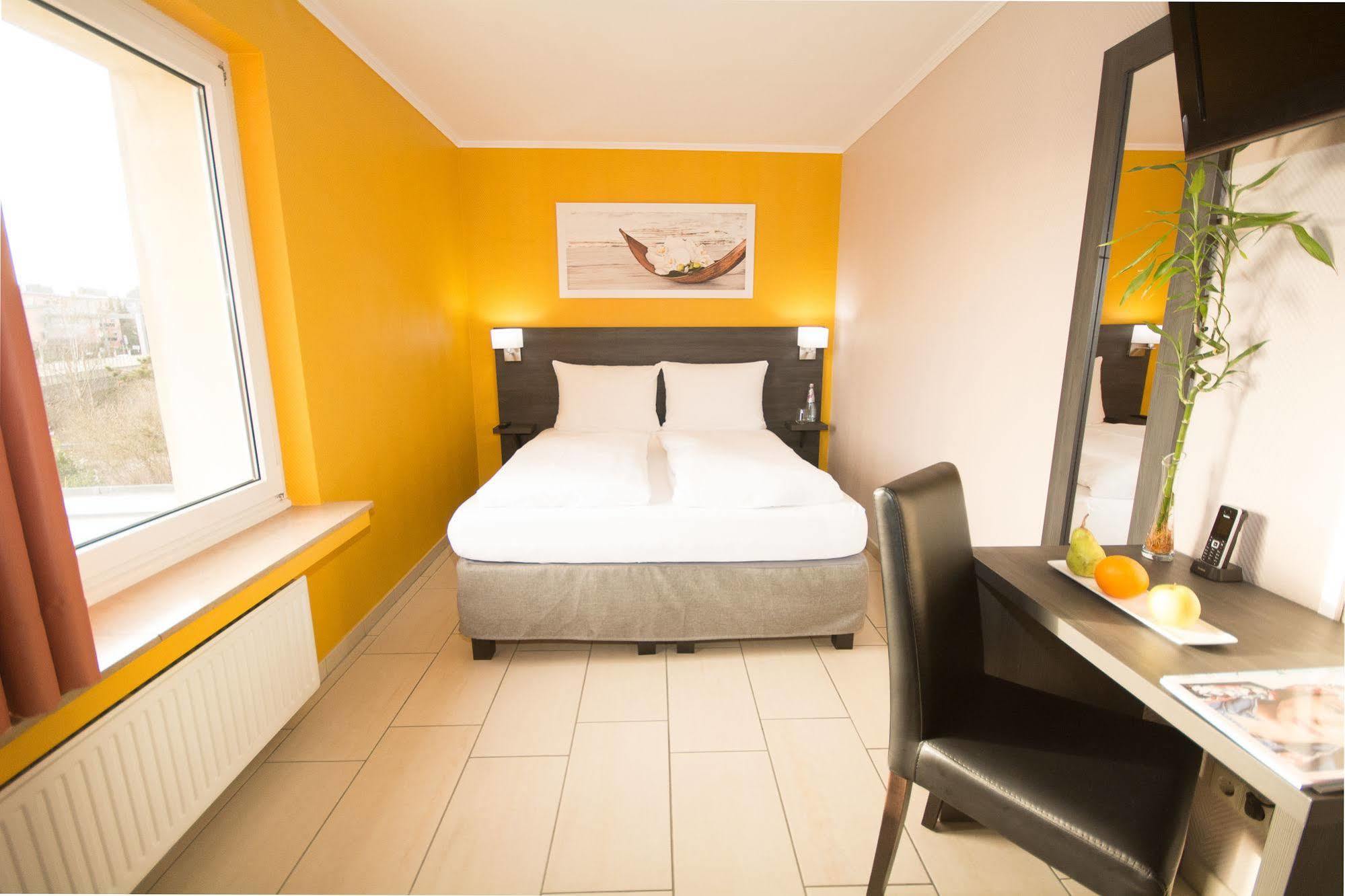 Bivius Hotel Restaurant Luxembourg ชตราสเซน ภายนอก รูปภาพ